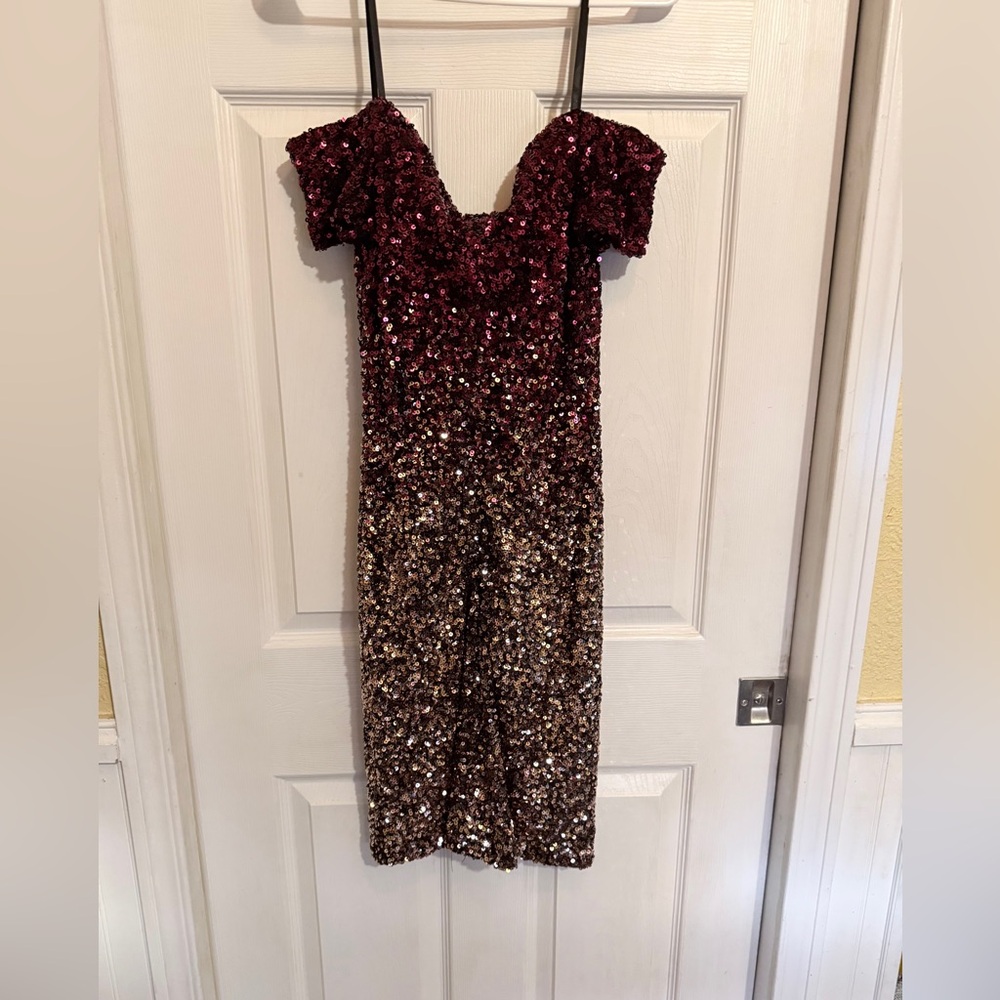 B. Smart Off Shoulder Burgundy and Gold Ombré Sequin Dress - Picture 5 of 8